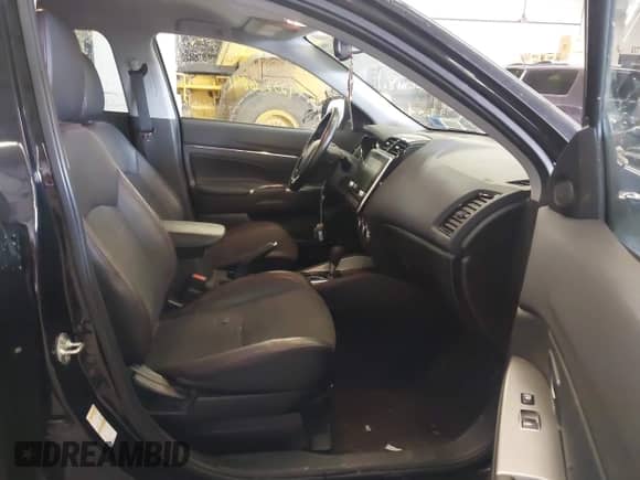 2022 Mitsubishi Outlander SE z VIN JA4APVAU9NU017355, wystawiony jako IAAI lot #42326841 z przebiegiem 41 574 mil mil oraz . Historia ofert i sprzedaży dostępna na DreamBid. Obrazek 5.