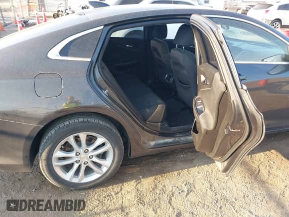 2016 Chevrolet Malibu LT z VIN 1G1ZE5ST5GF359549, wystawiony jako IAAI lot #43238312 z przebiegiem 115 671 mil mil oraz . Historia ofert i sprzedaży dostępna na DreamBid. Obrazek 8.