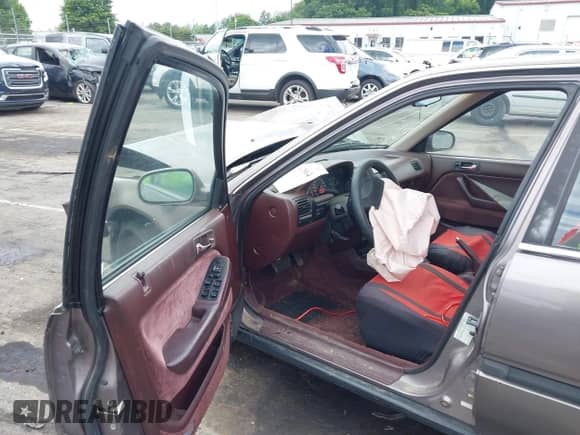 1993 Honda Accord z VIN 1HGCB7653PA064879, wystawiony jako IAAI lot #42482864 z przebiegiem 190 174 mil mil oraz . Historia ofert i sprzedaży dostępna na DreamBid. Obrazek 5.