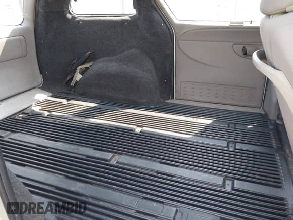 2003 Dodge Caravan Cargo with VIN 1D4GP21323B338087, listed as a IAAI auction lot 42572174 with 87,462 mi miles and . Bid and sale history available at DreamBid. Image 8.