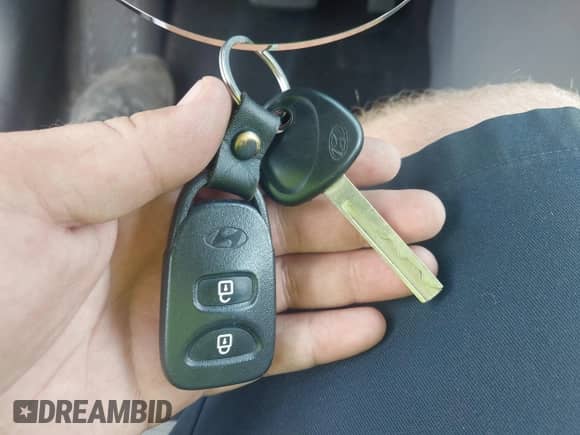 2017 Hyundai Accent SE z VIN KMHCT4AE2HU340627, wystawiony jako IAAI lot #42765503 z przebiegiem 89 841 mil mil oraz . Historia ofert i sprzedaży dostępna na DreamBid. Obrazek 11.