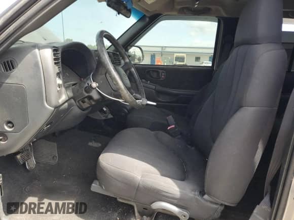 2004 Chevrolet S-10 LS z VIN 1GCDT13X44K126329, wystawiony jako Copart lot #53746255 z przebiegiem 111 387 mil mil oraz Szkoda całkowita • Salvage title. Historia ofert i sprzedaży dostępna na DreamBid. Obrazek 7.