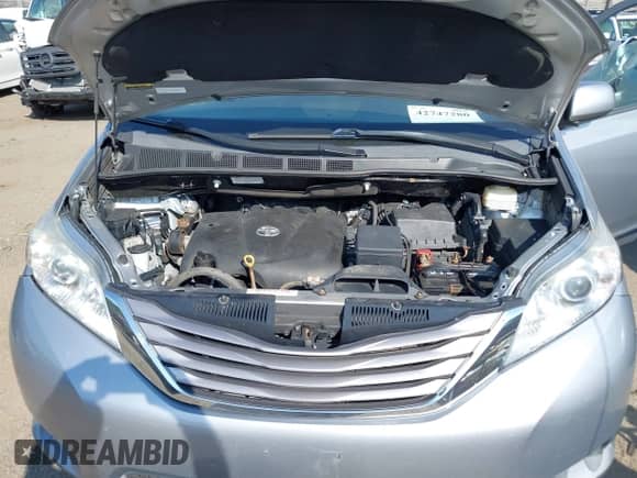 2017 Toyota Sienna XLE z VIN 5TDDZ3DC5HS183708, wystawiony jako IAAI lot #42747280 z przebiegiem 146 644 mil mil oraz . Historia ofert i sprzedaży dostępna na DreamBid. Obrazek 10.