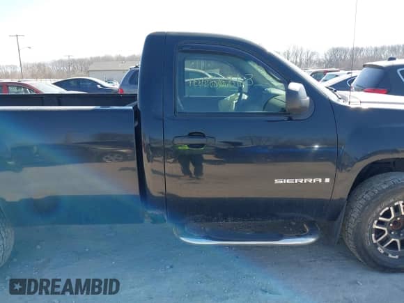 2007 GMC Sierra 1500 Work Truck z VIN 1GTEK14X77Z619519, wystawiony jako IAAI lot #41756863 z przebiegiem 156 176 mil mil oraz . Historia ofert i sprzedaży dostępna na DreamBid. Obrazek 13.