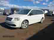2013 Dodge Grand Caravan SE z VIN 2C4RDGBG5DR693559, wystawiony jako IAAI lot #43440551 z przebiegiem Nie podano mil oraz . Historia ofert i sprzedaży dostępna na DreamBid. Obrazek 2.