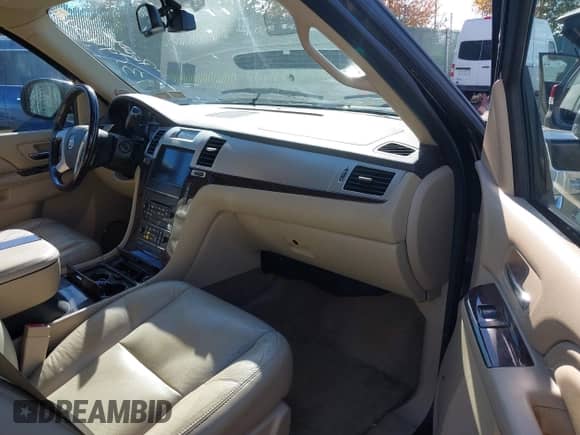 2011 Cadillac Escalade Luxury z VIN 1GYS4BEF2BR359686, wystawiony jako IAAI lot #43519714 z przebiegiem 216 769 mil mil oraz . Historia ofert i sprzedaży dostępna na DreamBid. Obrazek 5.