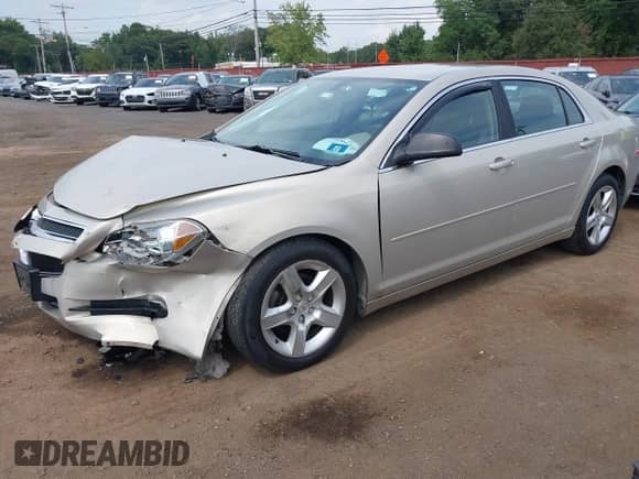 2012 Chevrolet Malibu 1LS z VIN 1G1ZB5E04CF206553, wystawiony jako IAAI lot #42997099 z przebiegiem 66 712 mil mil oraz . Historia ofert i sprzedaży dostępna na DreamBid. Obrazek 19.