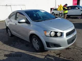 2014 Chevrolet Sonic LT с VIN 1G1JD5SB7E4197861, выставлен на аукционе IAAI как лот 41302048 с пробегом 194 778 миль миль и . История ставок и продаж доступна на DreamBid. Изображение 1.