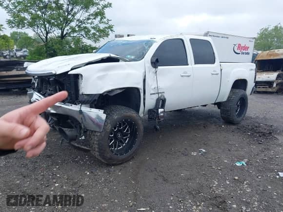 2010 GMC Sierra 1500 SLT with VIN 3GTRKWE35AG157530, listed as a IAAI auction lot 42200182 with Not provided miles and . Bid and sale history available at DreamBid. Image 16.