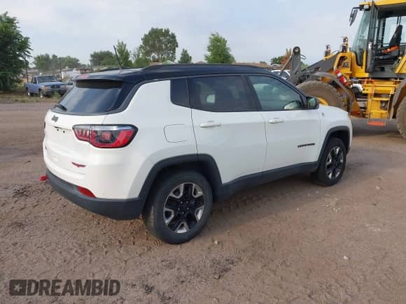 2018 Jeep Compass Trailhawk z VIN 3C4NJDDB8JT234574, wystawiony jako IAAI lot #43049041 z przebiegiem 93 968 mil mil oraz . Historia ofert i sprzedaży dostępna na DreamBid. Obrazek 4.