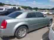 2005 Chrysler 300 Touring с VIN 2C3AA53GX5H512654, выставлен на аукционе IAAI как лот 43112900 с пробегом 227 996 миль миль и . История ставок и продаж доступна на DreamBid. Изображение 13.