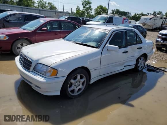 1999 Mercedes-Benz C 230/260/280/320 z VIN WDBHA24G3XA757741, wystawiony jako Copart lot #62602045 z przebiegiem 85 928 mil mil oraz Czysty tytuł • Clean title. Historia ofert i sprzedaży dostępna na DreamBid. Obrazek 1.