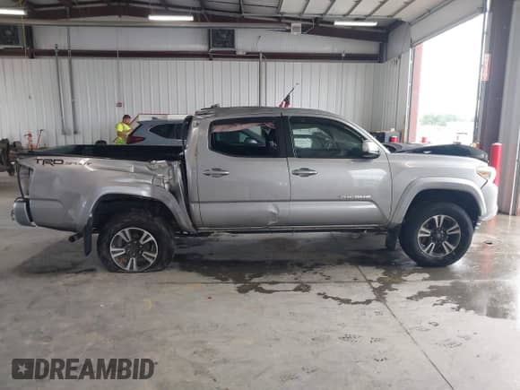 2017 Toyota Tacoma SR5 with VIN 5TFAZ5CN9HX031054, listed as a IAAI auction lot 42977558 with 150,662 mi miles and . Bid and sale history available at DreamBid. Image 13.