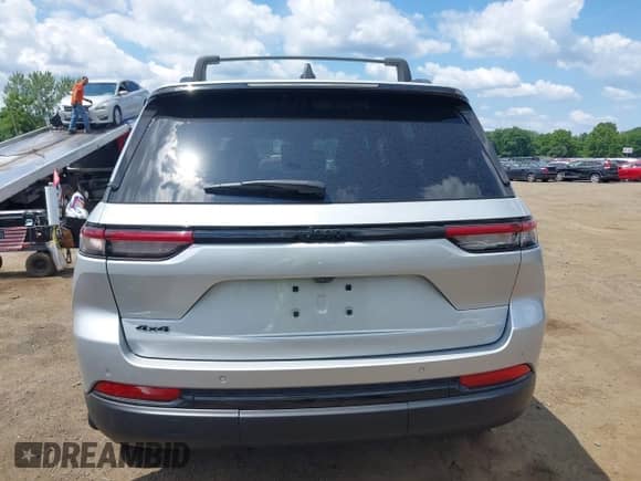 2024 Jeep Grand Cherokee Altitude with VIN 1C4RJHAG9R8930153, listed as a IAAI auction lot 42812908 with 11,509 mi miles and . Bid and sale history available at DreamBid. Image 16.