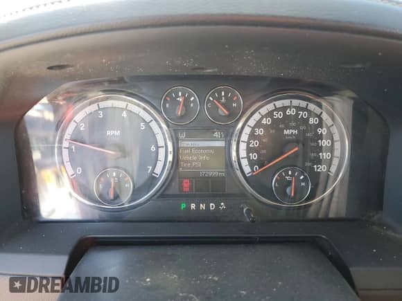 2010 Dodge 1500 ST z VIN 1D7RV1CT5AS127732, wystawiony jako Copart lot #83268904 z przebiegiem 172 999 mil mil oraz Szkoda całkowita • Salvage title. Historia ofert i sprzedaży dostępna na DreamBid. Obrazek 9.