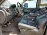 2011 Chevrolet Silverado 2500HD LTZ z VIN 1GC1KYC83BF215855, wystawiony jako Copart lot #68913305 z przebiegiem 213 230 mil mil oraz Szkoda całkowita • Salvage title. Historia ofert i sprzedaży dostępna na DreamBid. Obrazek 7.