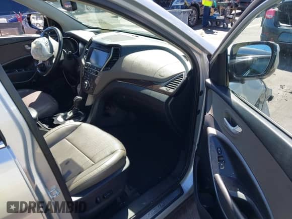 2017 Hyundai Santa Fe 2.4L с VIN 5XYZUDLB2HG498899, выставлен на аукционе IAAI как лот 43364901 с пробегом 110 113 миль миль и . История ставок и продаж доступна на DreamBid. Изображение 5.