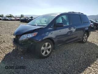 2020 Toyota Sienna LE с VIN 5TDKZ3DC2LS047620, выставлен на аукционе Copart как лот 89872995 с пробегом 95 175 миль миль и Списание • Salvage title. История ставок и продаж доступна на DreamBid. Изображение 1.