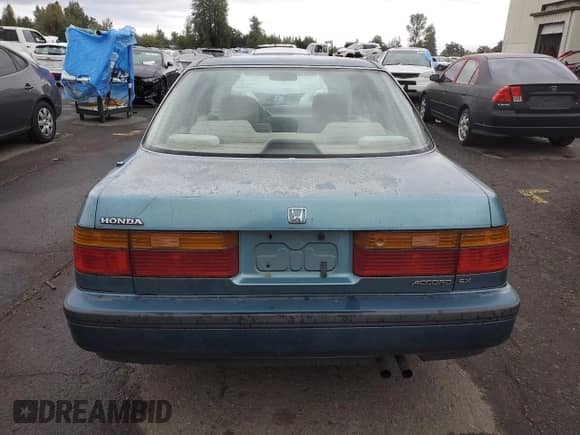 1990 Honda Accord EX z VIN JHMCB7569LC061894, wystawiony jako Copart lot #74372344 z przebiegiem 207 817 mil mil oraz Szkoda całkowita • Salvage title. Historia ofert i sprzedaży dostępna na DreamBid. Obrazek 6.