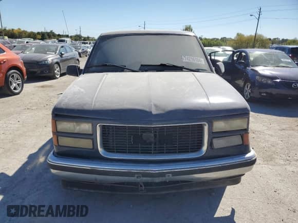 1998 GMC Sierra 1500 z VIN 1GTEC19M8WE556142, wystawiony jako Copart lot #74216184 z przebiegiem 306 795 mil mil oraz Czysty tytuł • Clean title. Historia ofert i sprzedaży dostępna na DreamBid. Obrazek 5.