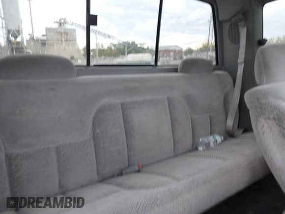 1998 Chevrolet Silverado 2500 z VIN 1GCGK29J9WE232656, wystawiony jako IAAI lot #43377388 z przebiegiem 201 761 mil mil oraz . Historia ofert i sprzedaży dostępna na DreamBid. Obrazek 8.