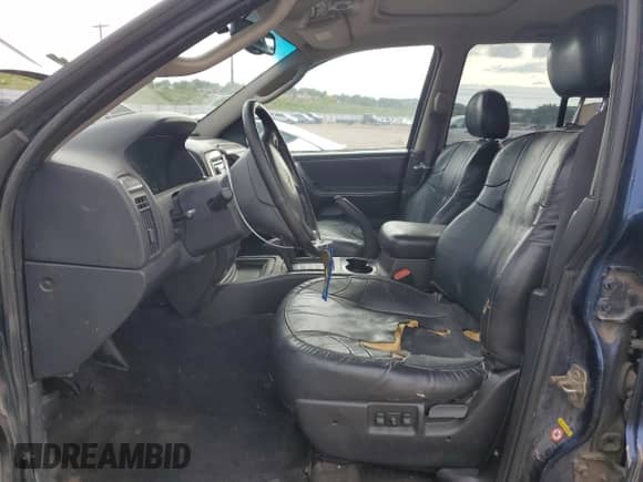 2002 Jeep Grand Cherokee Laredo with VIN 1J8GW48S82C159112, listed as a Copart auction lot 84000665 with 204,396 mi miles and Salvage title. Bid and sale history available at DreamBid. Image 7.