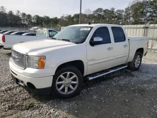 2010 GMC Sierra 1500 Denali z VIN 3GTRKXE28AG278002, wystawiony jako Copart lot #88507405 z przebiegiem 192 976 mil mil oraz Szkoda całkowita • Salvage title. Historia ofert i sprzedaży dostępna na DreamBid. Obrazek 1.