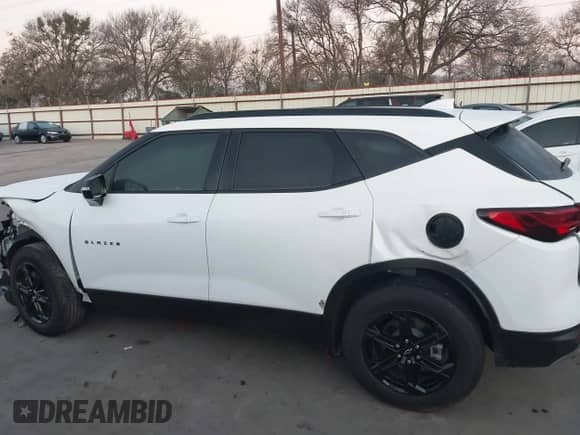 2024 Chevrolet Blazer LT с VIN 3GNKBDR44RS206273, выставлен на аукционе IAAI как лот 41158653 с пробегом Не указан миль и . История ставок и продаж доступна на DreamBid. Изображение 13.