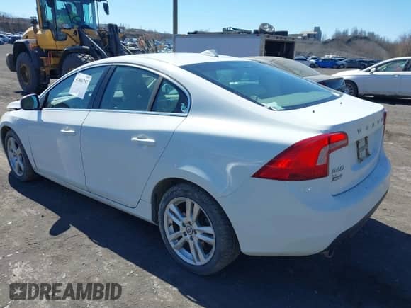 2013 Volvo S60 T5 с VIN YV1612FHXD2192600, выставлен на аукционе IAAI как лот 41886757 с пробегом 144 249 миль миль и . История ставок и продаж доступна на DreamBid. Изображение 3.