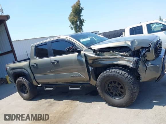 2024 Toyota Tacoma SR5 с VIN 3TMLB5JNXRM043401, выставлен на аукционе IAAI как лот 42745819 с пробегом 12 081 миль миль и . История ставок и продаж доступна на DreamBid. Изображение 13.