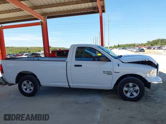 2019 Ram 1500 Tradesman z VIN 3C6JR6DT1KG674598, wystawiony jako IAAI lot #43445774 z przebiegiem 39 463 mil mil oraz . Historia ofert i sprzedaży dostępna na DreamBid. Obrazek 14.