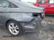 2012 Hyundai Sonata SE с VIN 5NPEC4AC6CH462597, выставлен на аукционе IAAI как лот 43472566 с пробегом 289 615 миль миль и . История ставок и продаж доступна на DreamBid. Изображение 18.