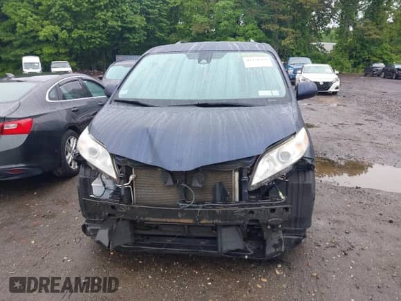 2019 Toyota Sienna LE z VIN 5TDJZ3DCXKS222366, wystawiony jako IAAI lot #42371788 z przebiegiem 202 469 mil mil oraz . Historia ofert i sprzedaży dostępna na DreamBid. Obrazek 12.