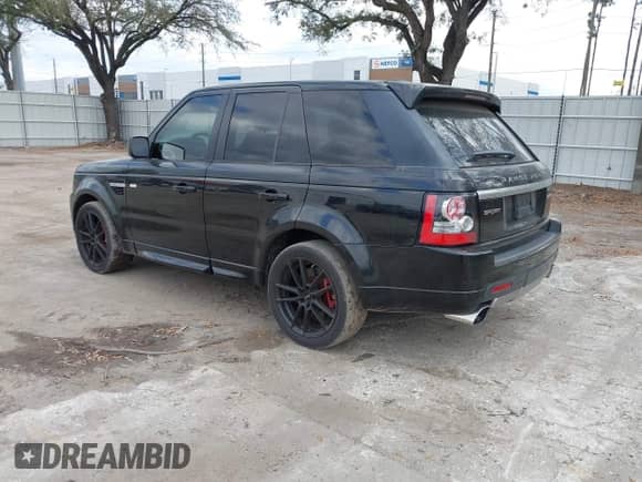 2013 Land Rover Range Rover Sport SC z VIN SALSH2E48DA802796, wystawiony jako IAAI lot #41613187 z przebiegiem 104 024 mil mil oraz . Historia ofert i sprzedaży dostępna na DreamBid. Obrazek 3.