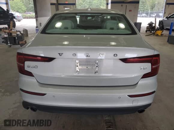 2021 Volvo S60 Momentum z VIN 7JR102FK8MG093809, wystawiony jako Copart lot #80847265 z przebiegiem 60 555 mil mil oraz Szkoda całkowita • Salvage title. Historia ofert i sprzedaży dostępna na DreamBid. Obrazek 6.