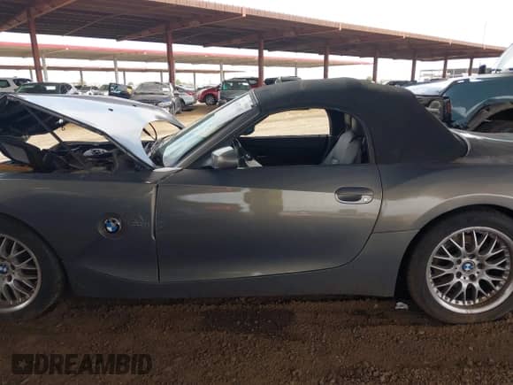 2007 BMW Z4 3.0i z VIN 4USBU33587LW73496, wystawiony jako IAAI lot #43075745 z przebiegiem Nie podano mil oraz . Historia ofert i sprzedaży dostępna na DreamBid. Obrazek 14.
