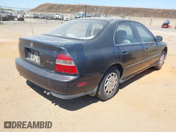 1994 Honda Accord с VIN JHMCD5533RC039757, выставлен на аукционе IAAI как лот 42712789 с пробегом 478 051 миль миль и . История ставок и продаж доступна на DreamBid. Изображение 4.