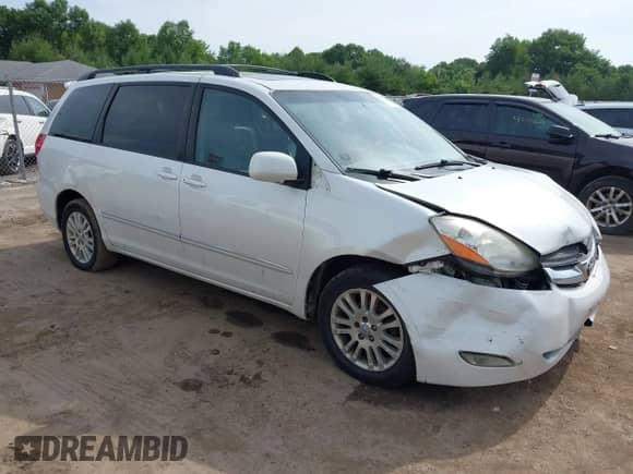 2008 Toyota Sienna XLE z VIN 5TDBK22C98S014316, wystawiony jako IAAI lot #42558176 z przebiegiem Nie podano mil oraz . Historia ofert i sprzedaży dostępna na DreamBid. Obrazek 1.