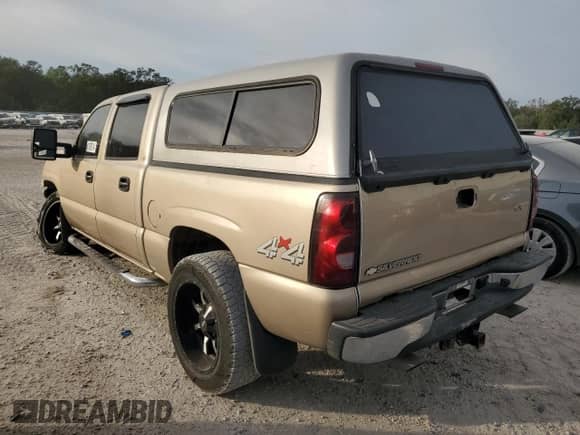 2007 Chevrolet Silverado 1500 LT1 with VIN 2GCEK13Z271116234, listed as a Copart auction lot 81398214 with 286,710 mi miles and Salvage title. Bid and sale history available at DreamBid. Image 2.