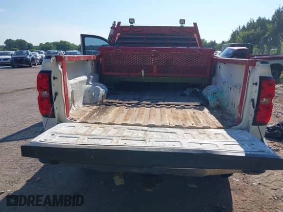 2018 Chevrolet Silverado 2500HD Work Truck z VIN 1GC1CUEG8JF187480, wystawiony jako IAAI lot #42976777 z przebiegiem 170 850 mil mil oraz . Historia ofert i sprzedaży dostępna na DreamBid. Obrazek 17.