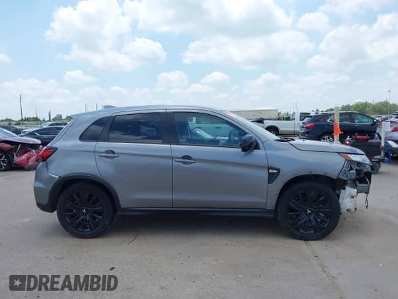 2023 Mitsubishi Outlander ES z VIN JA4ARUAU0PU016991, wystawiony jako IAAI lot #42406548 z przebiegiem 25 351 mil mil oraz . Historia ofert i sprzedaży dostępna na DreamBid. Obrazek 13.