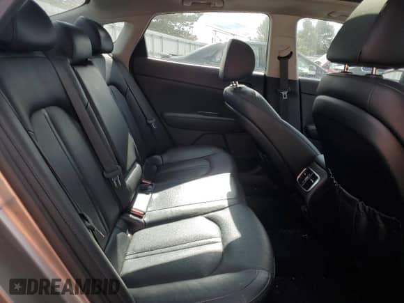 2016 Kia Optima EX z VIN 5XXGU4L36GG057408, wystawiony jako Copart lot #82721095 z przebiegiem 167 278 mil mil oraz Czysty tytuł • Clean title. Historia ofert i sprzedaży dostępna na DreamBid. Obrazek 10.