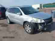2012 Chevrolet Traverse 1LT z VIN 1GNKVGED2CJ327181, wystawiony jako IAAI lot #42813374 z przebiegiem 228 245 mil mil oraz . Historia ofert i sprzedaży dostępna na DreamBid. Obrazek 1.