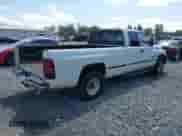 1998 Dodge 2500 с VIN 1B7KC23Z3WJ158762, выставлен на аукционе IAAI как лот 42121780 с пробегом 269 765 миль миль и . История ставок и продаж доступна на DreamBid. Изображение 4.