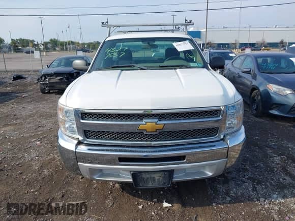 2013 Chevrolet Silverado 1500 Work Truck z VIN 1GCNCPEX3DZ394414, wystawiony jako IAAI lot #43277557 z przebiegiem 155 084 mil mil oraz . Historia ofert i sprzedaży dostępna na DreamBid. Obrazek 12.