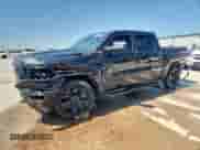 2020 Ram 1500 Big Horn z VIN 1C6SRFFM1LN241625, wystawiony jako Copart lot #80006815 z przebiegiem 92 707 mil mil oraz Czysty tytuł • Clean title. Historia ofert i sprzedaży dostępna na DreamBid. Obrazek 1.