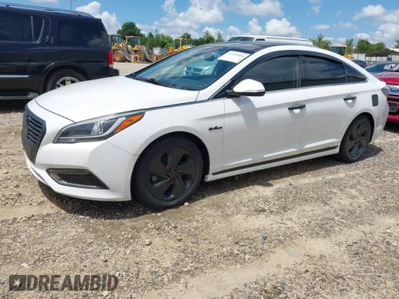 2016 Hyundai Sonata Limited with VIN KMHE34L16GA020231, listed as a IAAI auction lot 42755964 with 133,564 mi miles and . Bid and sale history available at DreamBid. Image 2.