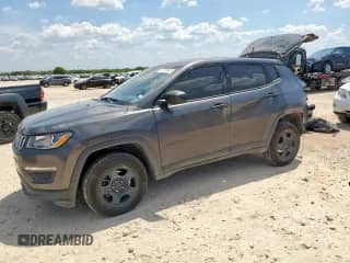 2020 Jeep Compass Sport z VIN 3C4NJDAB1LT120326, wystawiony jako Copart lot #67772345 z przebiegiem 74 155 mil mil oraz Szkoda całkowita • Salvage title. Historia ofert i sprzedaży dostępna na DreamBid. Obrazek 1.