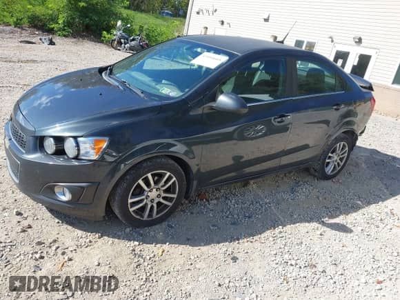2014 Chevrolet Sonic LT с VIN 1G1JC5SH0E4205130, выставлен на аукционе IAAI как лот 43454605 с пробегом 168 749 миль миль и . История ставок и продаж доступна на DreamBid. Изображение 2.
