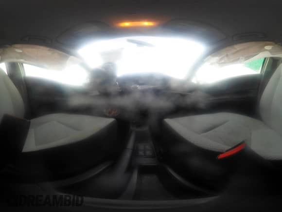 2015 Toyota Prius One z VIN JTDKDTB38F1576685, wystawiony jako IAAI lot #43028634 z przebiegiem 153 700 mil mil oraz . Historia ofert i sprzedaży dostępna na DreamBid. Obrazek 19.